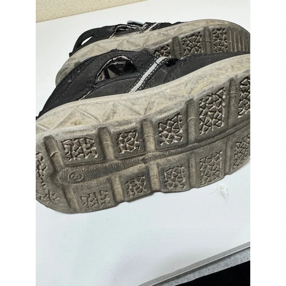 OshKosh Bgosh Boys Athletic Sandals Size 8 Black Mesh Hybrid Water Shoes Bungee